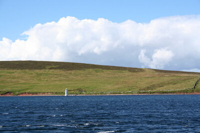 Foto 6x4 Eday Leuchtturm mit Blick auf Calf Sound. Calfsound c2007