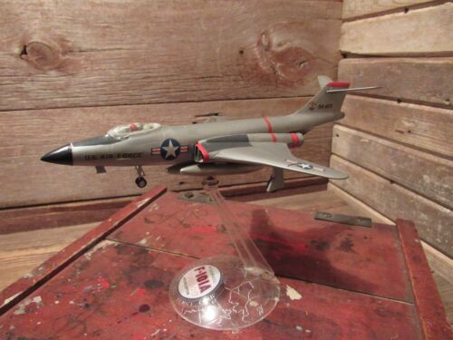 VINTAGE 1950's RARE REVELL AMERICAN JET FIGHTER CONVAIR F-101A INTERCEPTOR - Picture 1 of 9