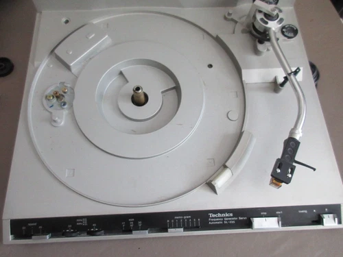Technics SL-235 Vintage Servo Turntable ~ Body Unit w/ Tonearm for Parts