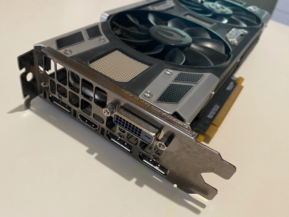 Carte graphique EVGA GeForce GTX 1070 SC 8GB GDDR5 (08G-P4-6173-KR) #W - Photo 4/4
