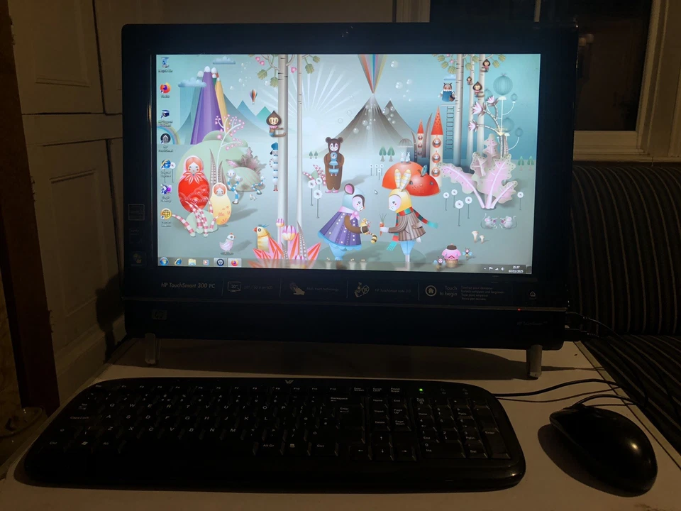 HP TouchSmart 300 All in One PC AMD X3 2.2GHz Webcam DVD 4GB RAM 500GB HDD WIN 7 - Image 2 of 4