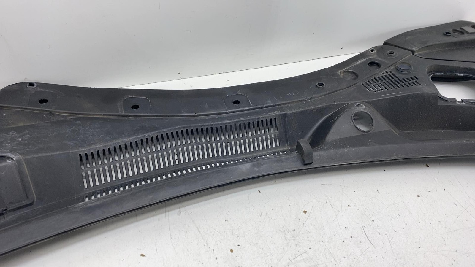 ⭕ 2014-2024 Maserati Ghibli Front Windshield Cowl Vent Grille Panel 670010468
