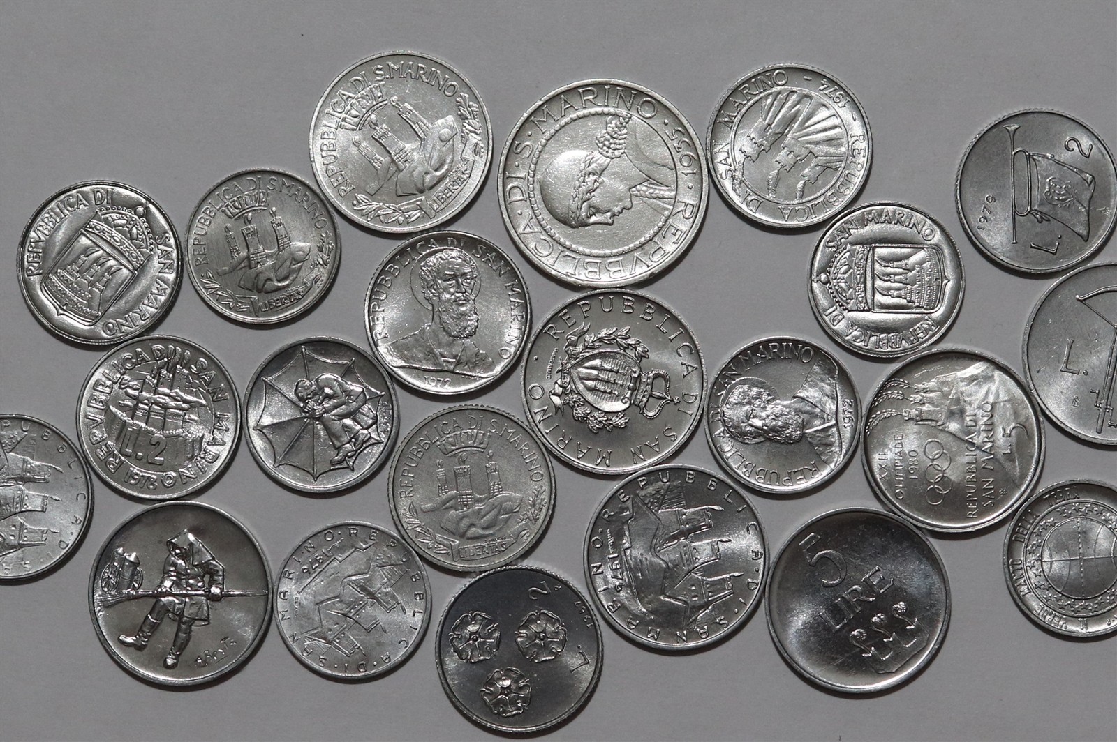 LOTE MASIVO DE 1/2/5 LIRAS DE SAN MARINO CON PLATA B84 #30 YE38