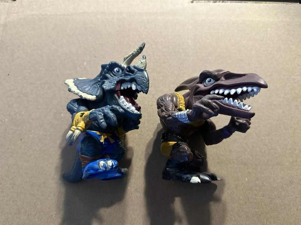 Lote de figuras Extreme Dinosaurs Bullzeye & Spike de colección Street Sharks 1996 Foto 2 de 4