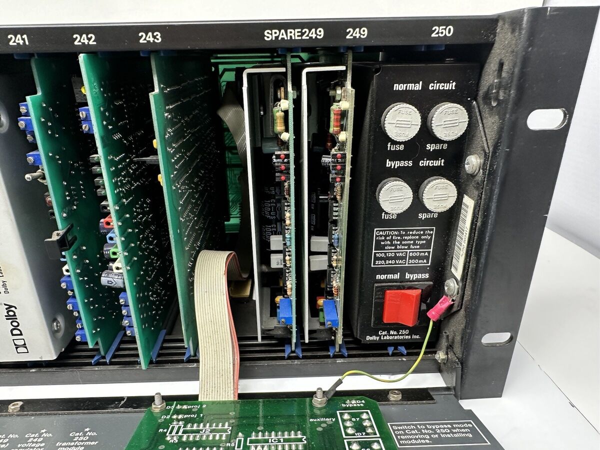 Dolby CP55 Cinema Sound Processor Rack-Mount Dolby Stereo Dolby CP55 Cinema Sound Processor Rack-Mount Dolby Stereo