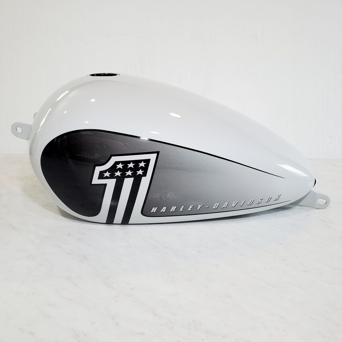2018-2023 OEM Harley Breakout Street Bob Fuel Gas Tank White 2018-2023 OEM Harley Breakout Street Bob Fuel Gas Tank White