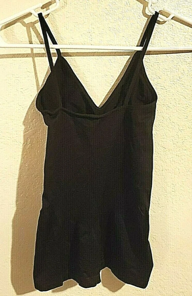 Top camisero inalámbrico moldeador celestial talla mediana Foto 3 de 4