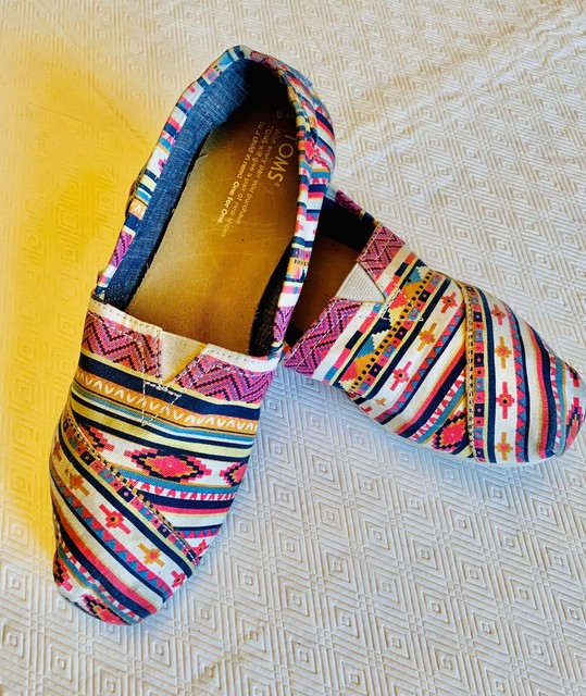 disney x toms pink sleeping beauty women's classics