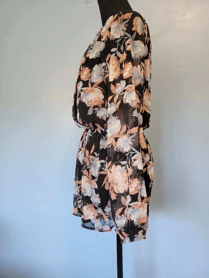 Mameluco delantero ASTR Surplice en negro talla pequeña Foto 4 de 4