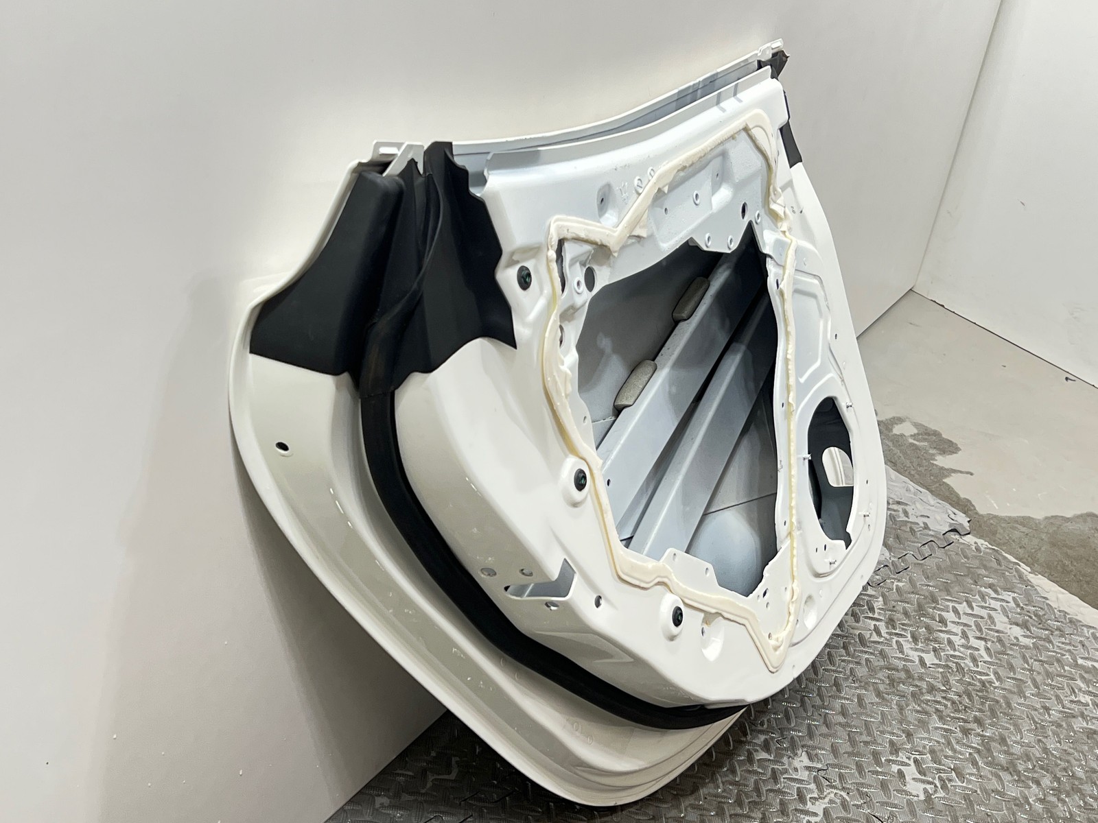 2014 - 2024 MASERATI GHIBLI REAR LEFT DRIVER SIDE DOOR SHELL OEM WHITE_BIA