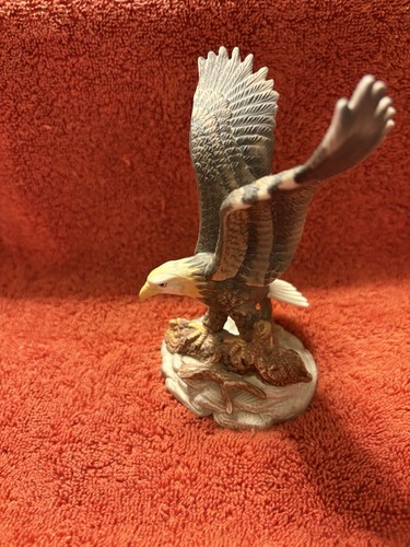 Statuina statua aquila calva in porcellana vintage alta 5,75" - Foto 3 di 6