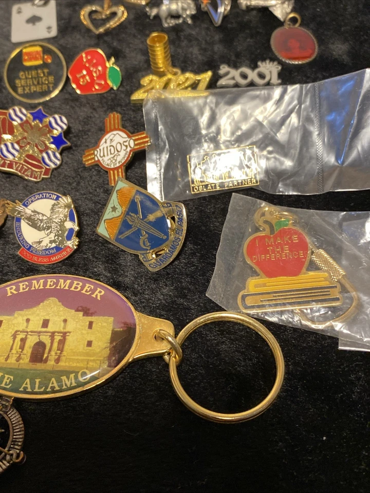 Mixed Style Pin Brooches Lot Of 38 Pins, Pendants - Image 4 of 4