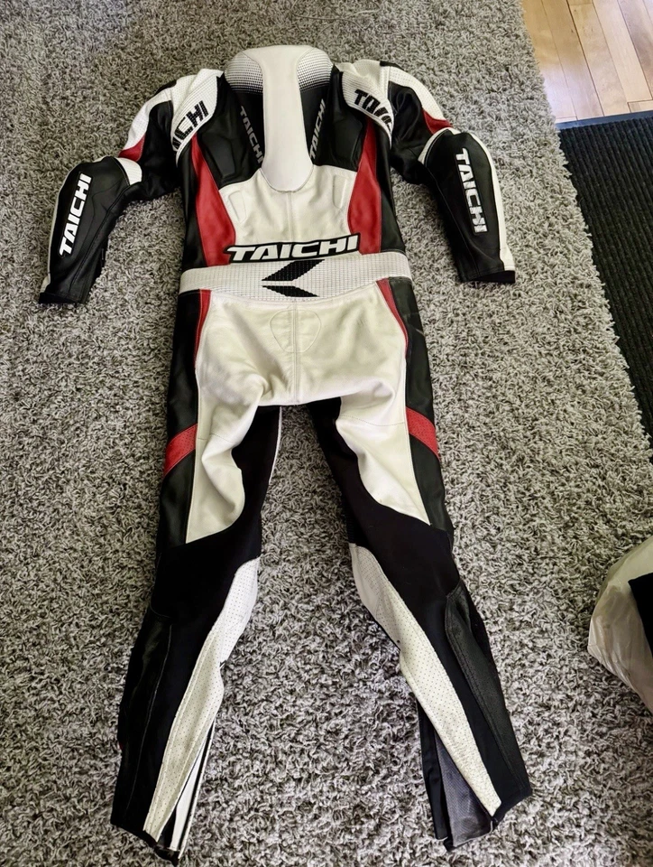 ** FREE SHIPPING ** RS Taichi GP-WRX R303 Leather Suit XL Vented - Image 4 of 4