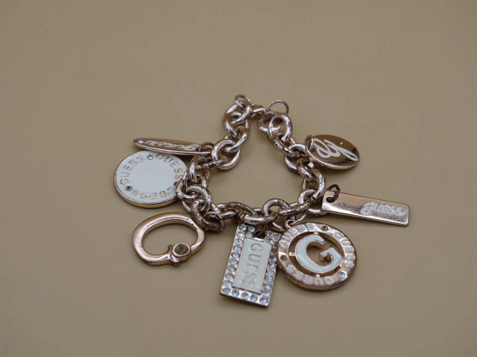 Pulsera Guess Jewerly Mujer Dije Tono Dorado 6" Foto 3 de 3