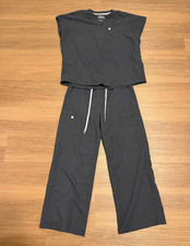 Fabletics scrub set