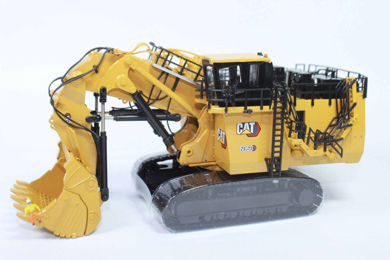 Diecast Masters 85650 Cat 6060 FS Hydraulic Bagger With Shovel New 1:87 Ob H0