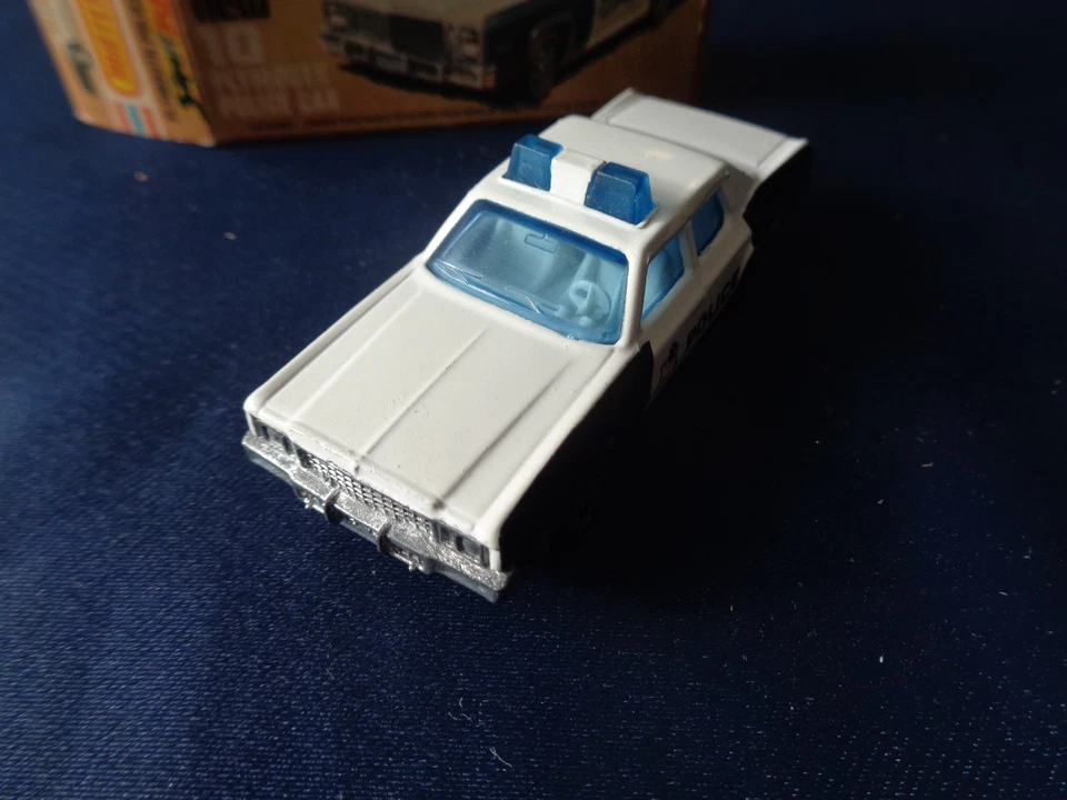 MATCHBOX COLLECT ALL 75 MODELS  SUPERFAST LESNEY PLYMOUTH POLICE CAR NUMERO 10 - Immagine 4 di 4