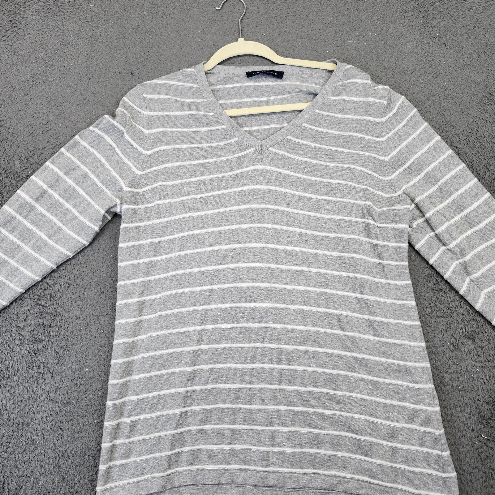 Tommy Hilfiger Sweater Womens Large Gray White Striped V Neck Pullover Knit