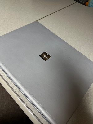 Silver Microsoft Surface Book 2 13.5'' Core i5 8GB 256GB Of Storage