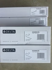 Delta IAO20824 20846 Velum 24" Towel Bar And Towel Ring Set - Black New In Box