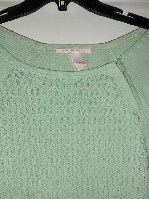 Victoria Secret Textured Light-Weight Ribbed Sweater-Medium
