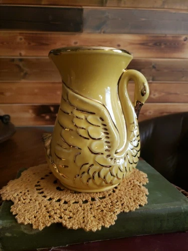 SHAWNEE MCM YELLOW AND GOLD USA #806 MARKED SWAN POTTERY VASE