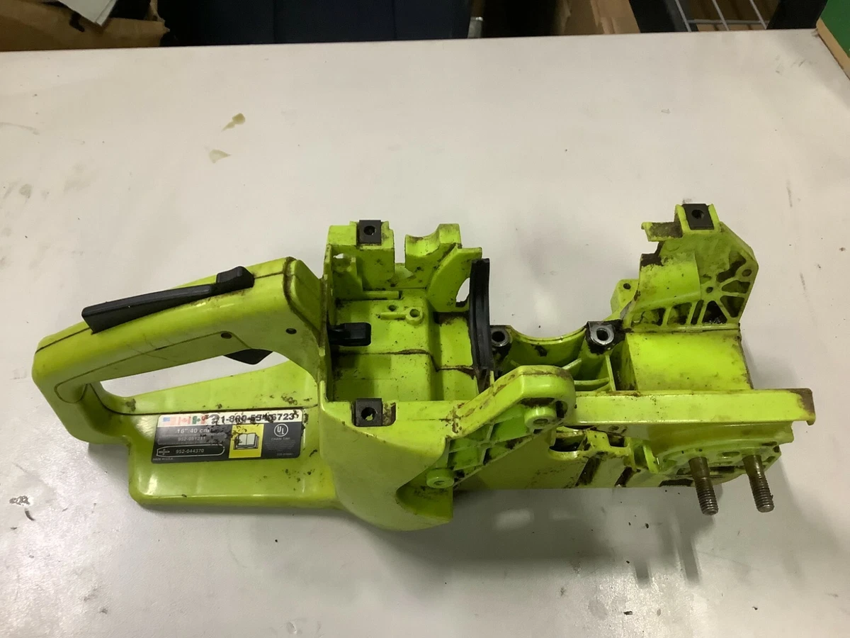 POULAN 2025 CHAINSAW ENGINE CRADDLE HOUSING CRANKCASE TANKS