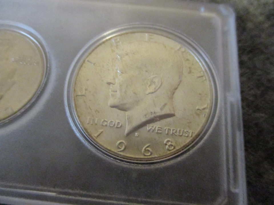 US COIN UNCIRCULATED SMS (1965-1967) + 1968-1969(D) 5 COINS HARD PLASTIC CASE - Image 4 of 4