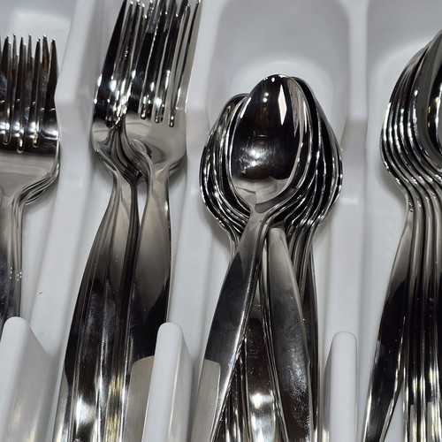 Oneida Stainless Flatware 18/10 | Shiny | 53 Piece Set | Excellent Condition - Picture 5 of 10