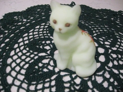Fenton Roses on custard Cat 1978-1983