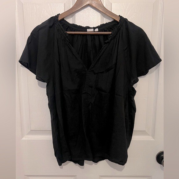 GAP Women's Black Split Ruffle Neck Flutter Sleev… - image 1