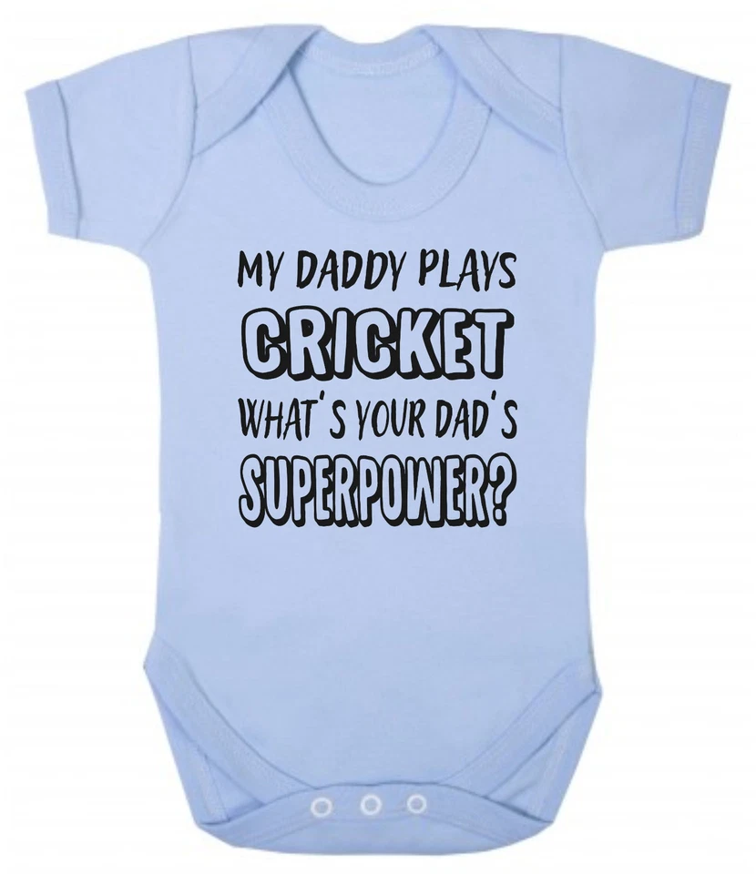 CLICK MY CLOBBER Mein Vater spielt Cricket Was ist deine Superkraft? Baby Body blau oder rosa