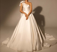 Bow Knot One Shoulder Wedding Dresses A-Line Sleeveless Court Train Satin Gowns