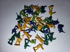 VTG Plastic Green Army Men Figures Military Lot of 38 Toy Soldiers Classic Retro