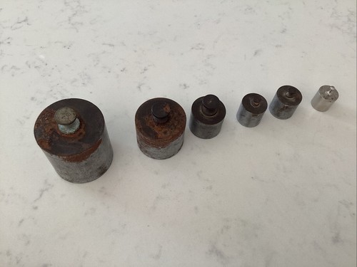 VINTAGE GRAMS CALIBRATION SCALE WEIGHTS IN WOOD HOLDER BOX Set Of 6 Old - Picture 2 of 12