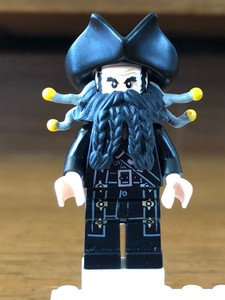 lego blackbeard minifigure