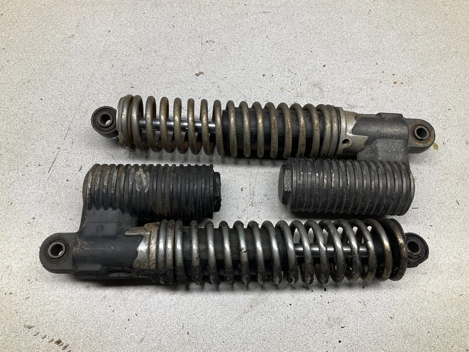 1975 75 YAMAHA DT 175 REAR SHOCKS