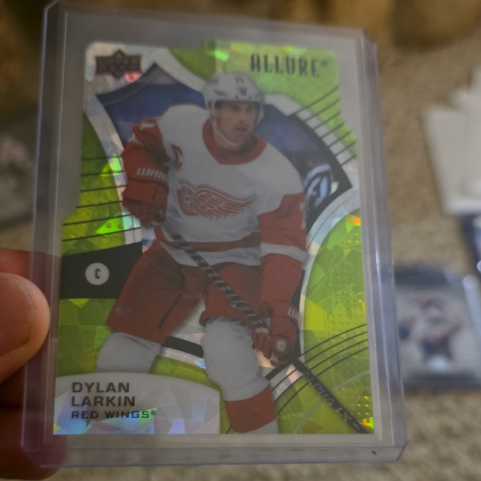 Upper Deck 2021-22 Allure Green Rainbow Die-Cut Dylan Larkin #99/99 (BOOKEND)
