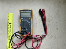 Fluke 117 True RMS VoltAlert Multimeter CAT III 600V 6000 Count Auto-Rng