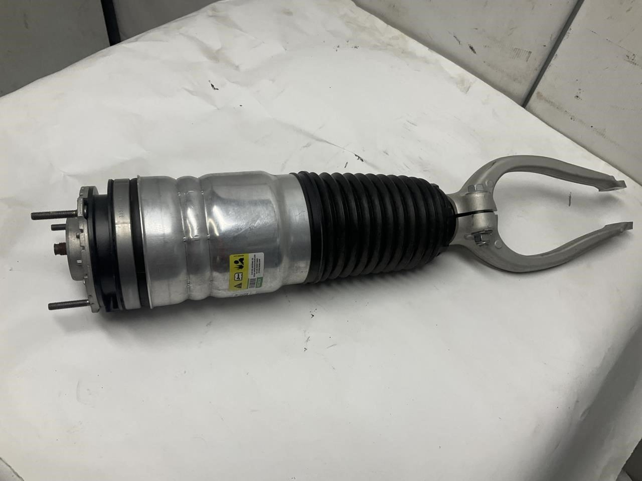 Maserati GranTurismo 2023-2025 FRONT+LEFT Strut assembly
