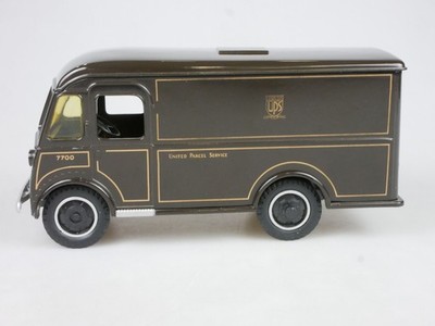 UPS 1/28 United Parcel Service 1940 DVC Lieferfahrzeug 7700 18,8cm Truck 135619