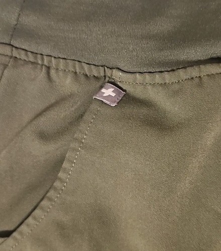 Pantalones Médicos FIGS Technical Collection Verde Oliva Talla Pequeña - Imagen 3 de 8