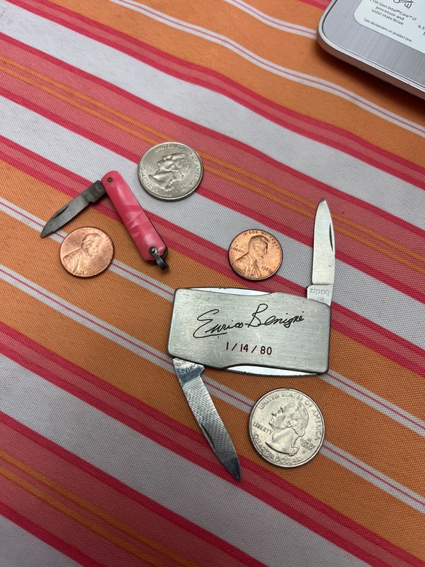 2 small knife collectible