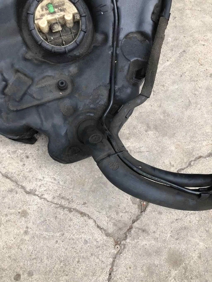 2002 - 2005 MERCEDES BENZ C230 conjunto de tanque de enchimento de combustível 2.3L 4 cilindros fabricante de equipamento original - Imagem 4 de 4