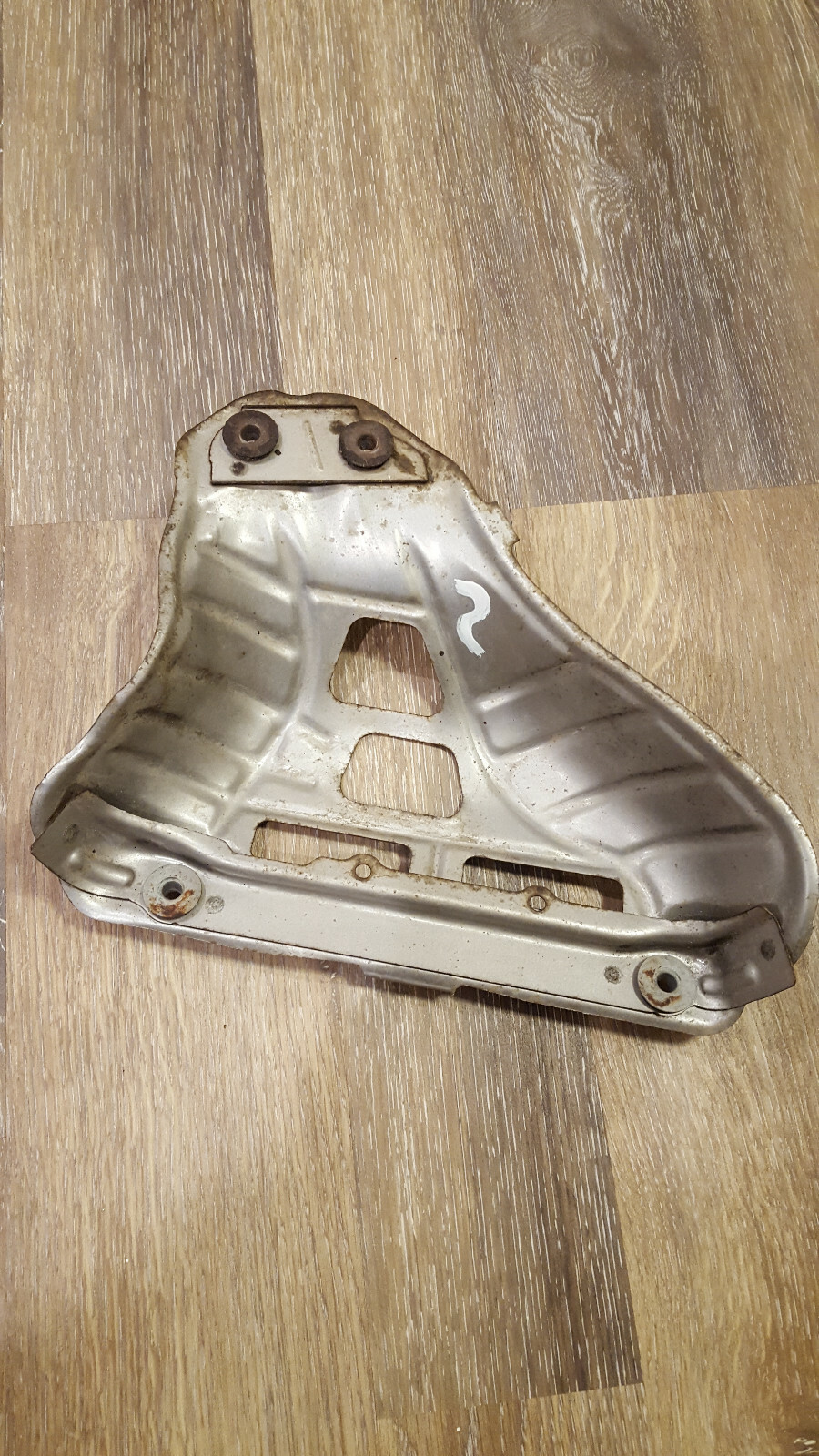 OEM 0610 TOYOTA YARIS ENGIN HEADER EXHAUST MANIFOLD HEAT SHIELD COVER