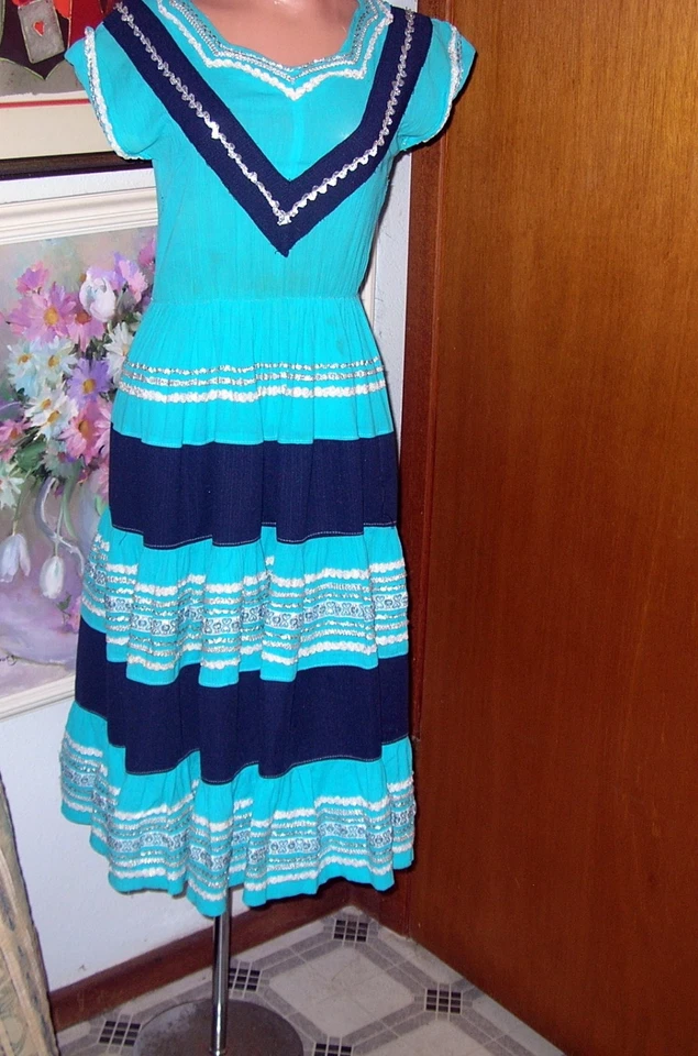 Vestido de Baile Cuadrado Vintage Algodón Turquesa/Negro Damas con Trenza Plateada...Pequeño Foto 3 de 4