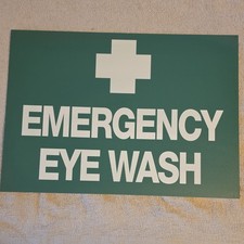 Letrero de seguridad de lavado de ojos de emergencia verde y blanco