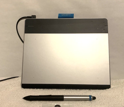Wacom CTH-480 Intuos Small Creative Pen & Touch Tablet - Complete w/Manual