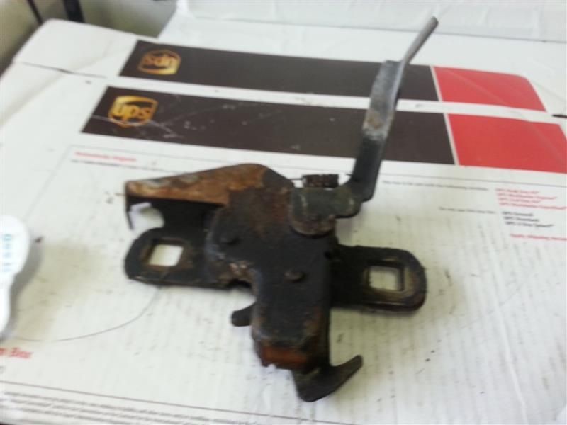 92 93 94 95 96 FORD F150 PICKUP TRUCK HOOD LATCH W104-146820