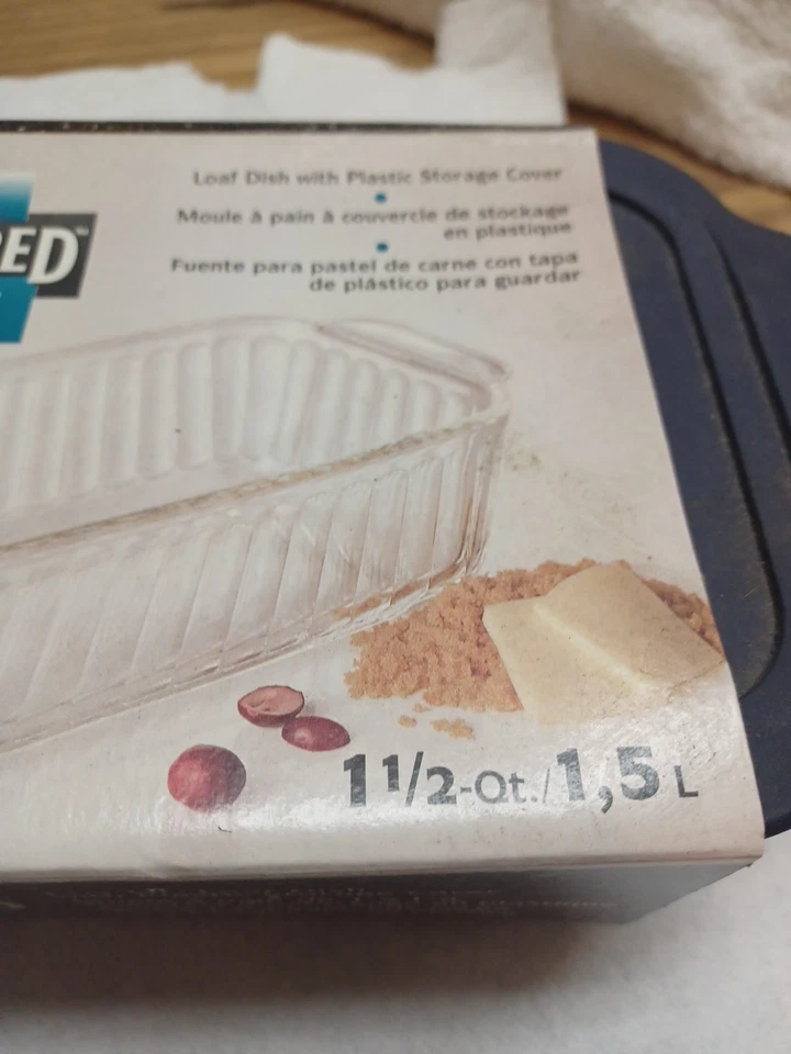 Vtg NOS Sculptured Pyrex Clear Oblong Baking Dish With Plastic Storage Cover - Image 3 of 4